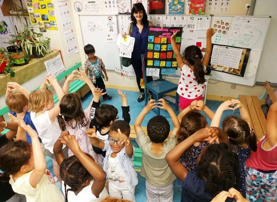 Denitza Mineva running a workshop in a classroom